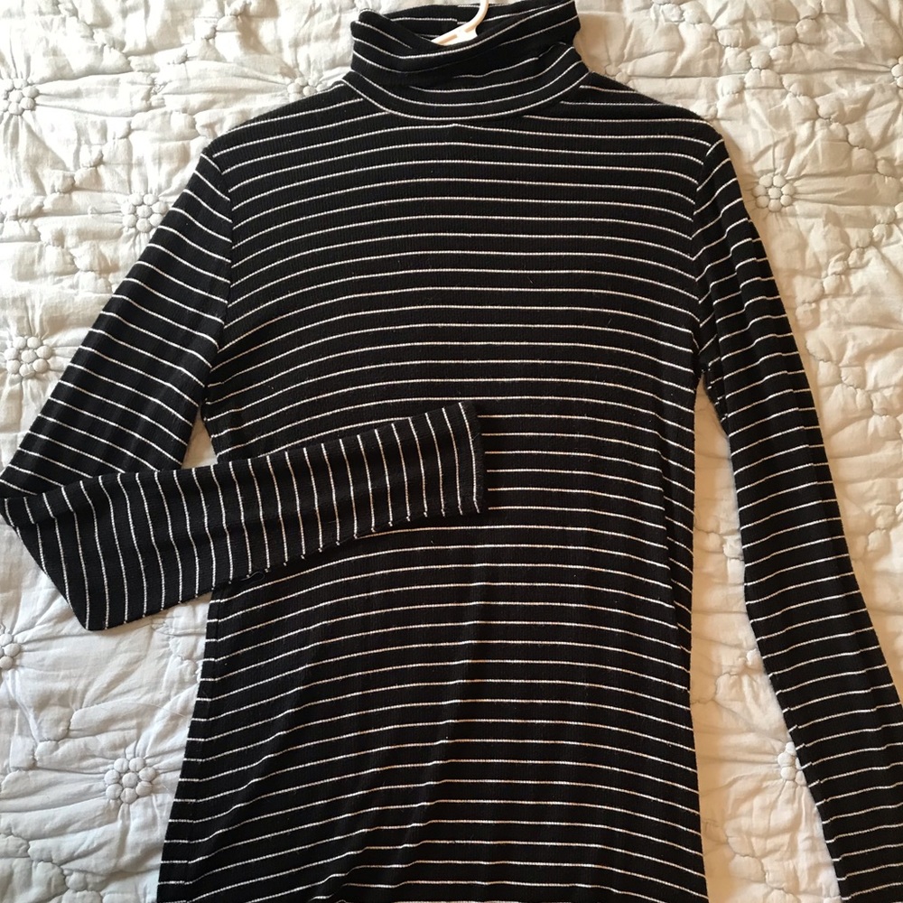 Black turtle neck top! Chic!